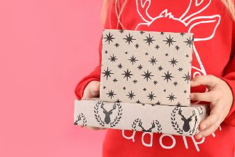 httpselements.envato.comlittle-girl-with-christmas-boxes-on-pink-backgroun-UWYZWEW-1.jpg
